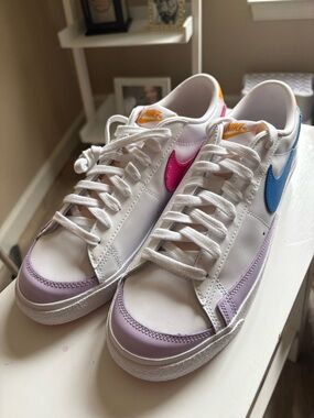 Nike Women's White Low-Top Sneakers with Pink & Blue Swoosh and Lavender Toe
